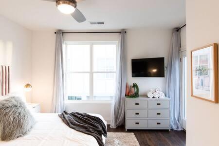 The Ludlow - Chic Rooftop & Peloton, Walk To Eats Holiday home