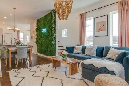 Holiday home The Ludlow - Chic Rooftop & Peloton, Walk To Eats Nashville