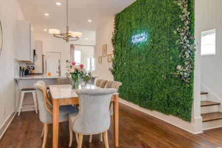 The Ludlow - Chic Rooftop & Peloton, Walk To Eats Nashville